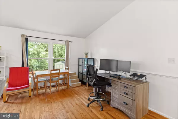 Herndon, VA 20170,1328 APRIL WAY