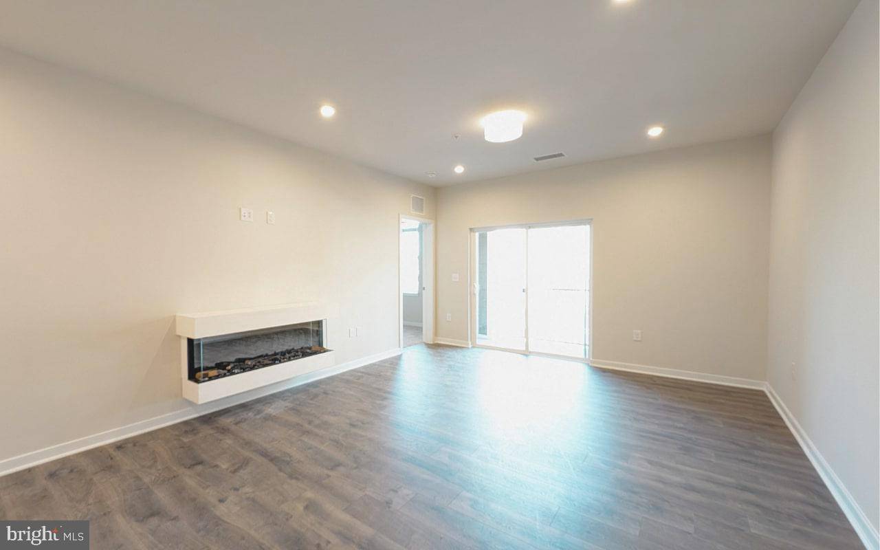 Leesburg, VA 20176,700 MOUNT AIRY TER NE #403