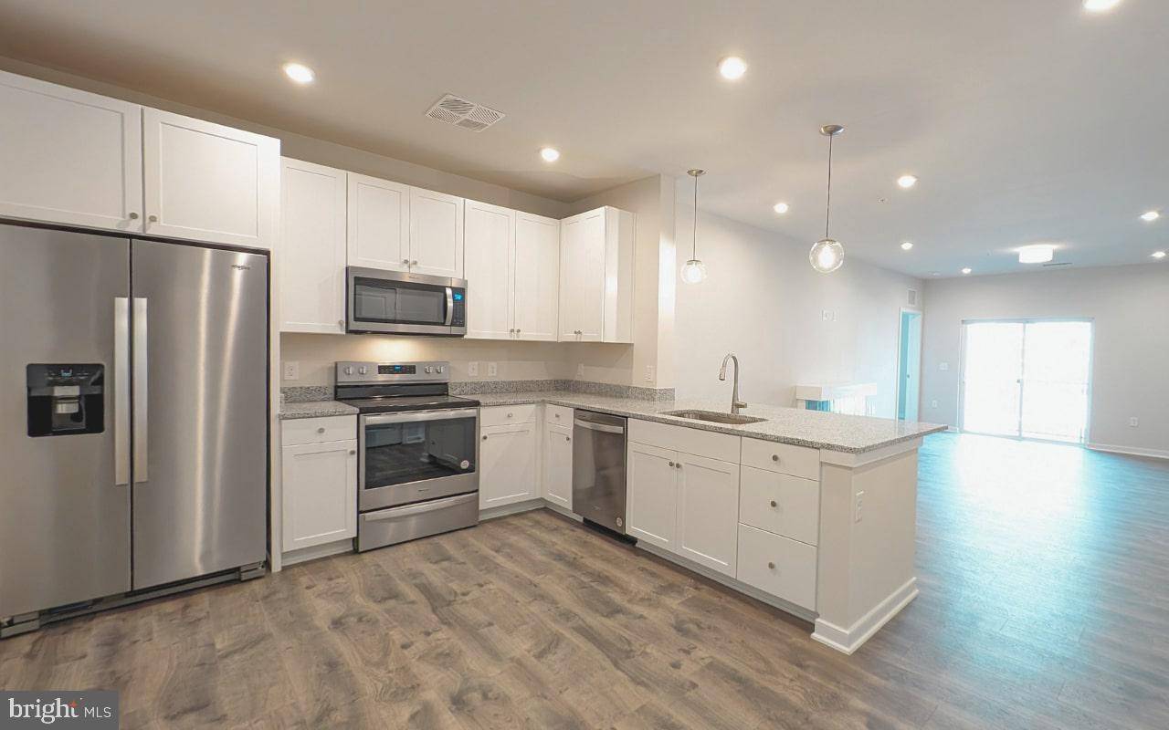 Leesburg, VA 20176,700 MOUNT AIRY TER NE #403