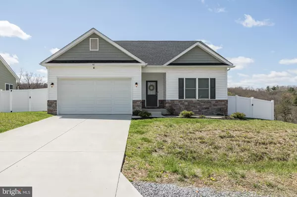 42 LARIMAR LN., Inwood, WV 25428
