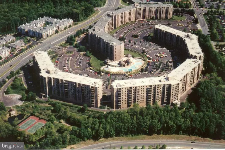 8360 GREENSBORO DR #208, Mclean, VA 22102