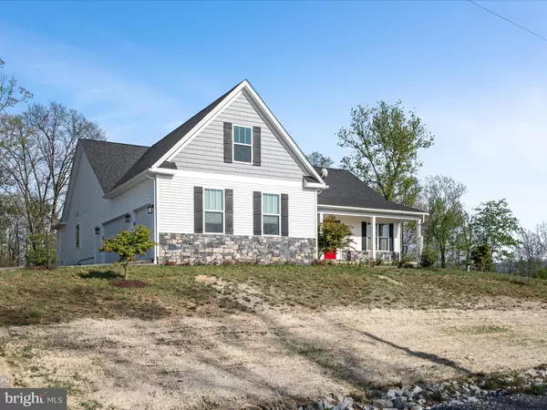Hedgesville, WV 25427,279 ESCAPE CT