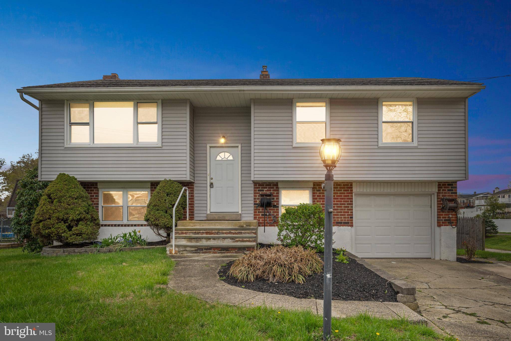 2205 WEIR RD, Aston, PA 19014