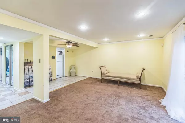 Temple Hills, MD 20748,2213 DAWN LN