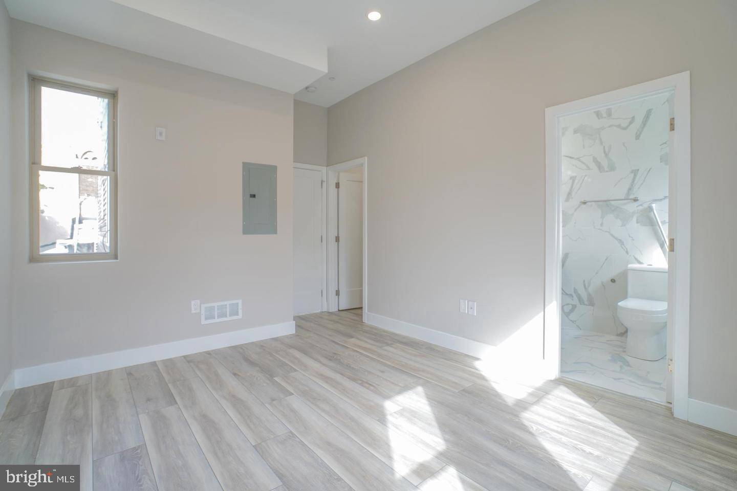 Philadelphia, PA 19123,1068 N FRONT ST