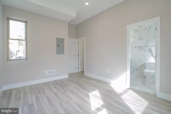 Philadelphia, PA 19123,1068 N FRONT ST