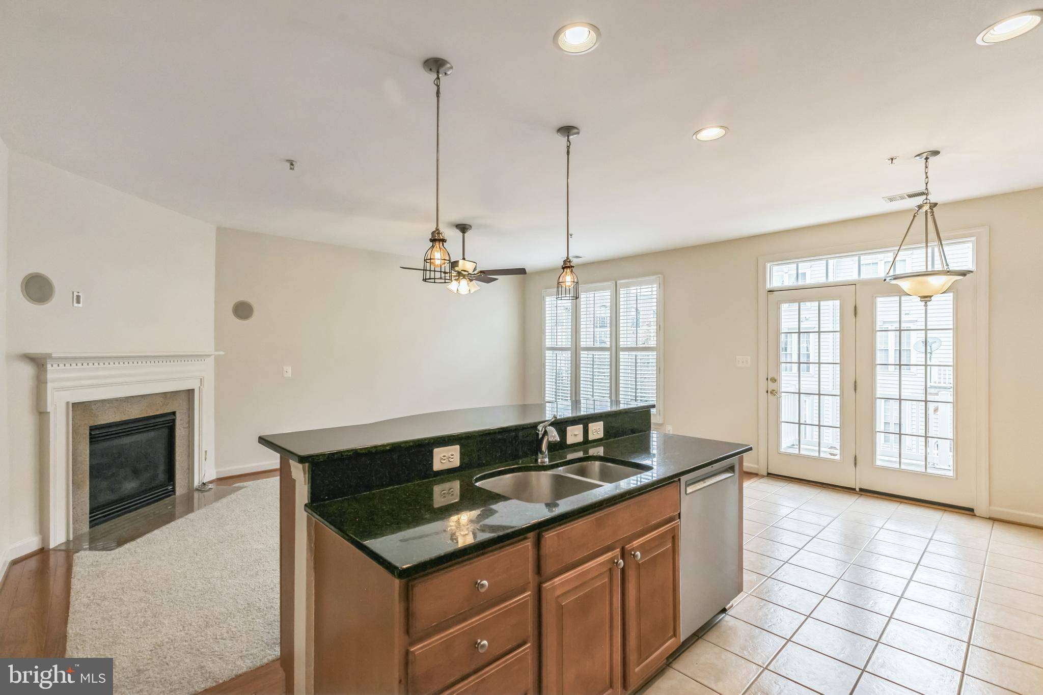 Alexandria, VA 22312,5653 HARRINGTON FALLS LN #H