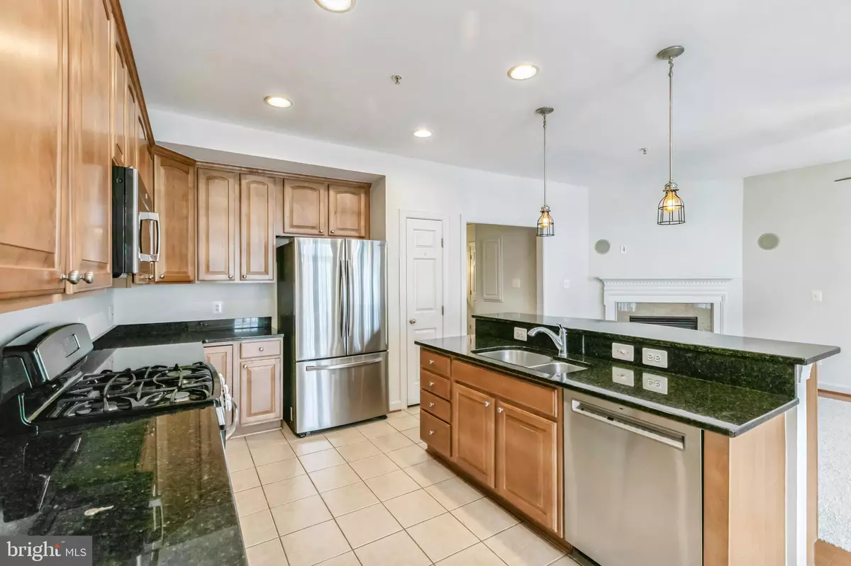 Alexandria, VA 22312,5653 HARRINGTON FALLS LN #H