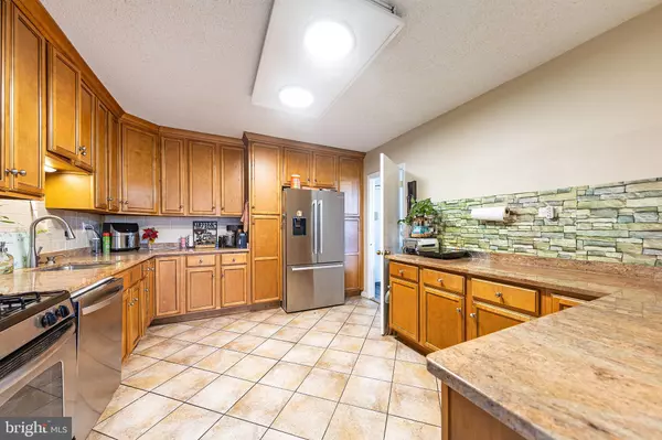 Falls Church, VA 22041,3705 S GEORGE MASON DR #2215S