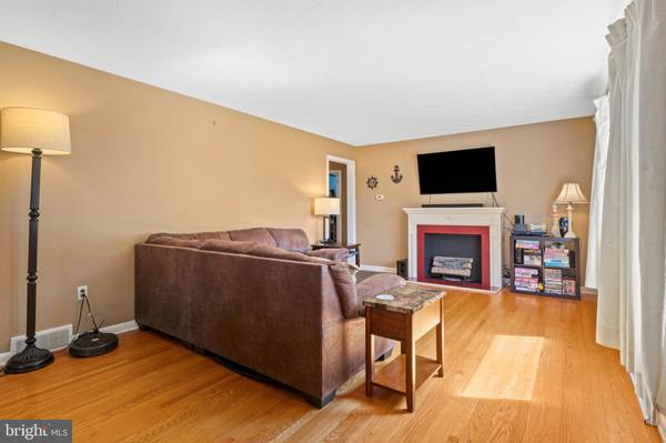York, PA 17408,2421 EMERALD AVE