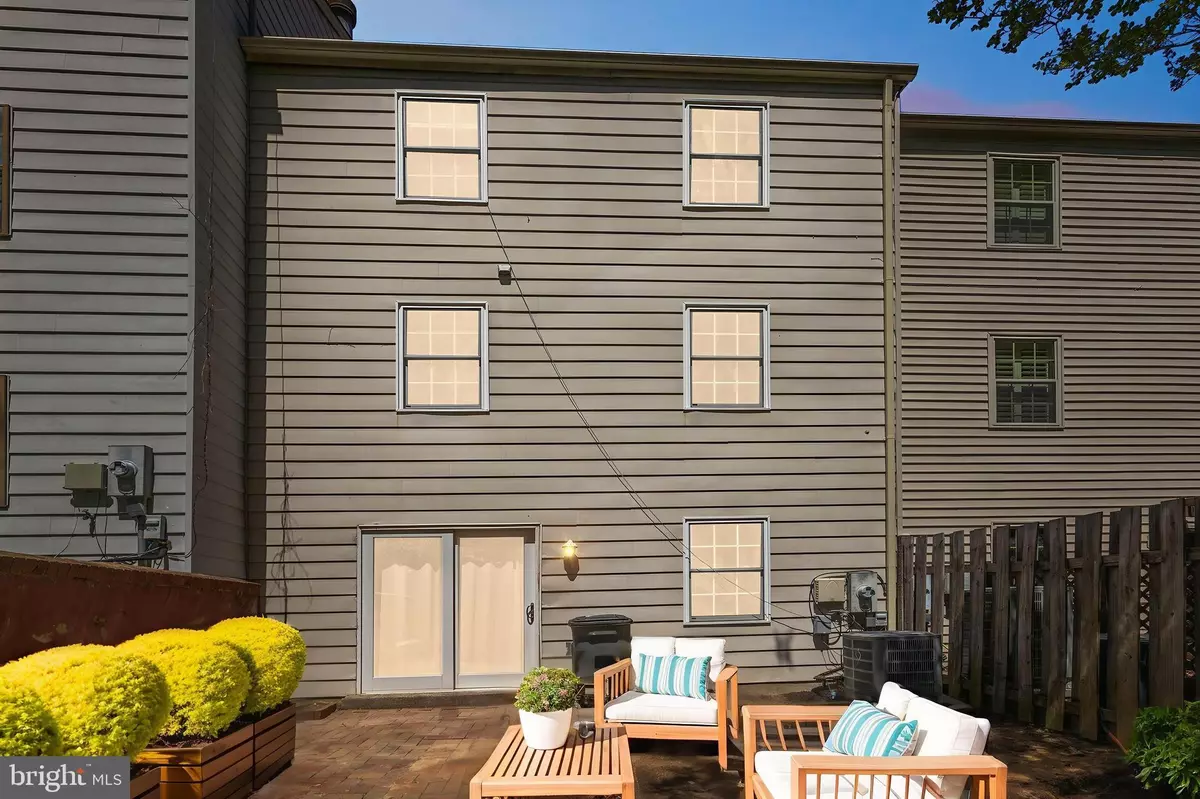 Burke, VA 22015,9427 CANDLEBERRY CT