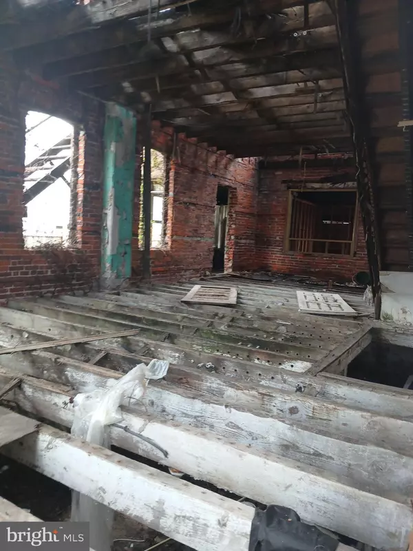 Chester, PA 19013,327-329 PENNELL ST ALY