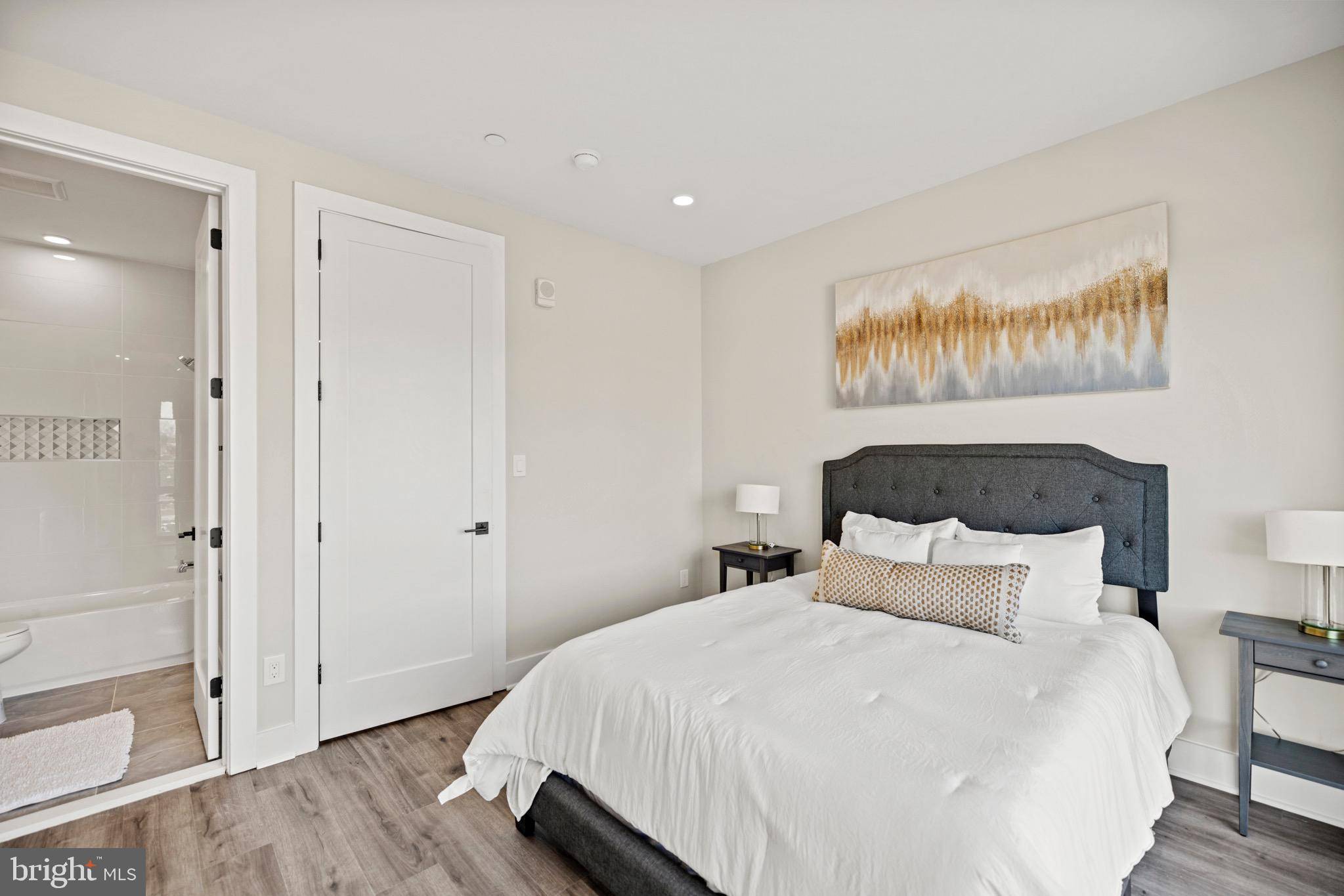 Washington, DC 20002,824 18TH ST NE #302