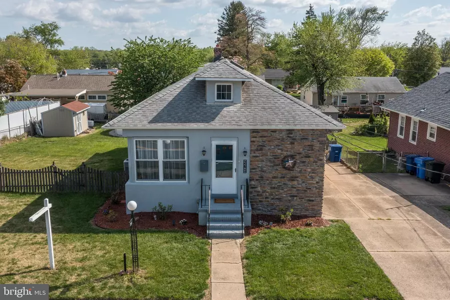 261 S FELLOWSHIP RD, Maple Shade, NJ 08052