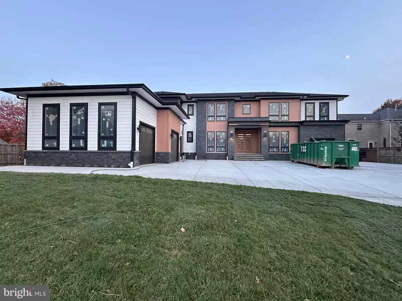 2113 CHAIN BRIDGE RD, Vienna, VA 22182