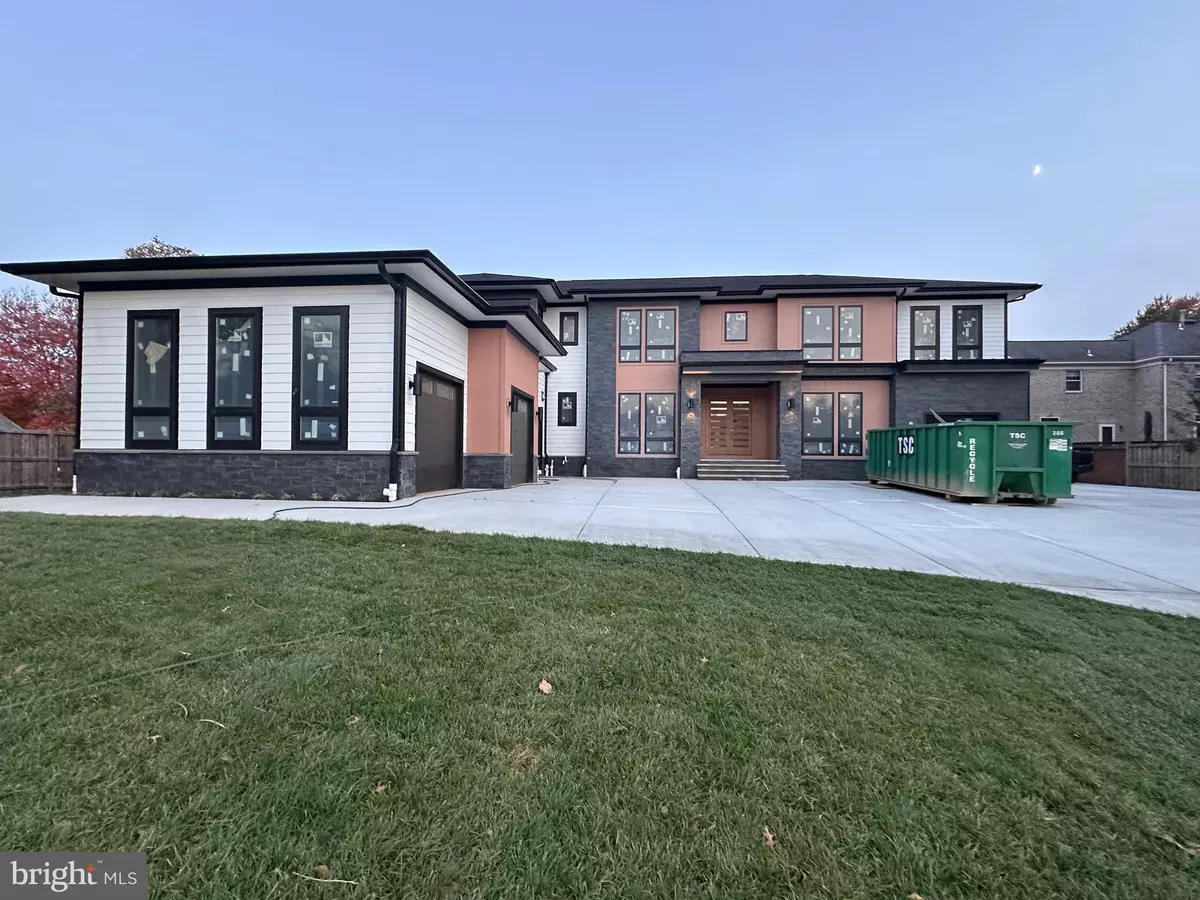 Vienna, VA 22182,2113 CHAIN BRIDGE RD