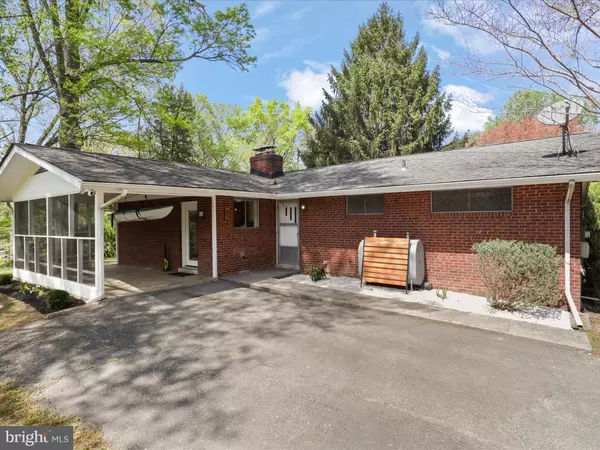 Woodbridge, VA 22191,1952 DONNA LN
