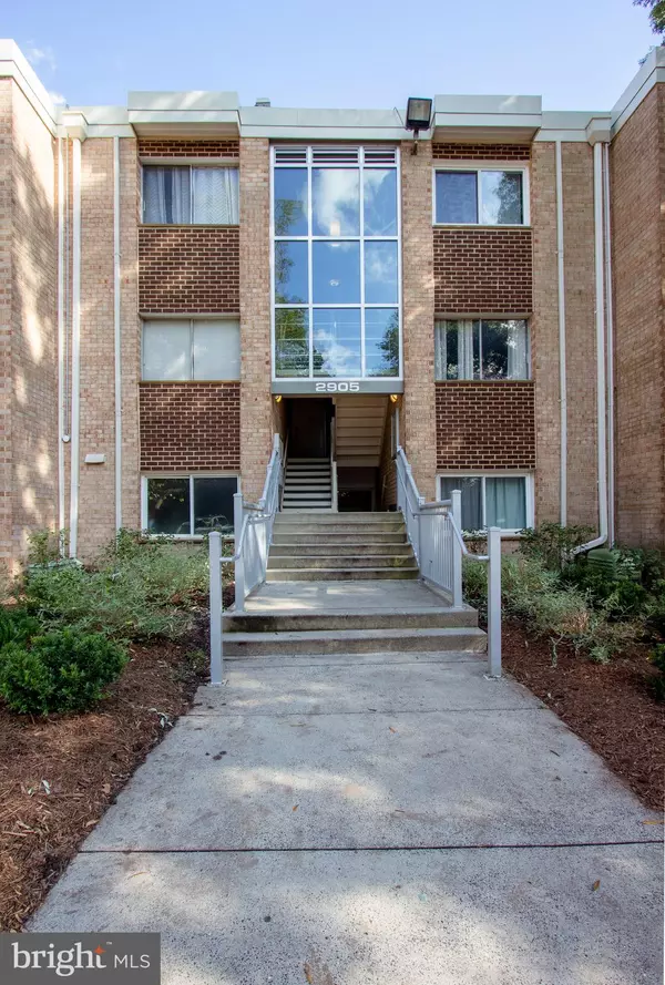 2905 CHARING CROSS RD #4, Falls Church, VA 22042