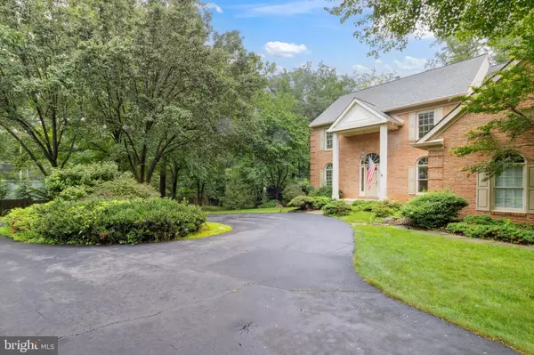 Alexandria, VA 22312,4427 BROOKSIDE DR