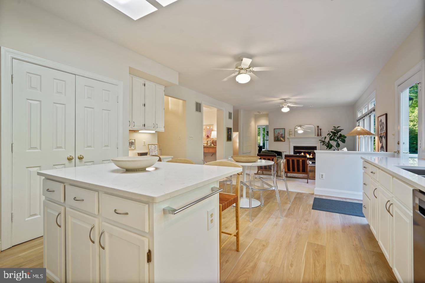 Alexandria, VA 22312,4427 BROOKSIDE DR