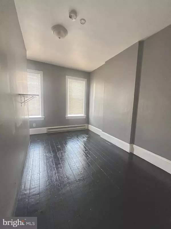 Trenton, NJ 08611,1016 CHESTNUT AVE