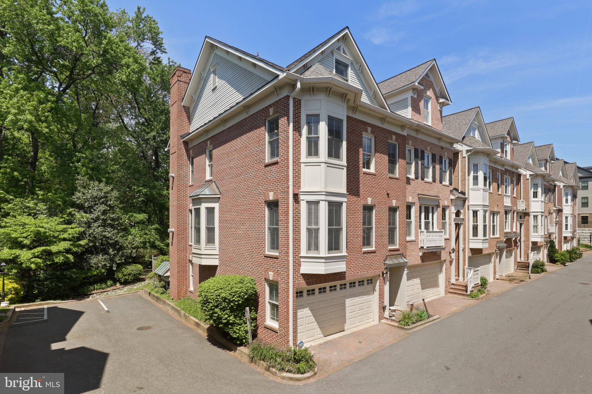 2331 N VAN BUREN CT, Arlington, VA 22205
