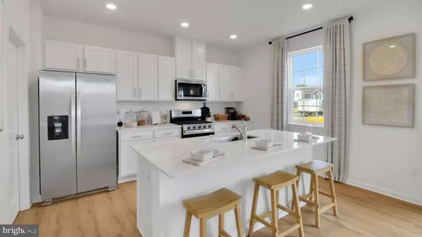 Bayville, NJ 08721,21 DAHLIA CT