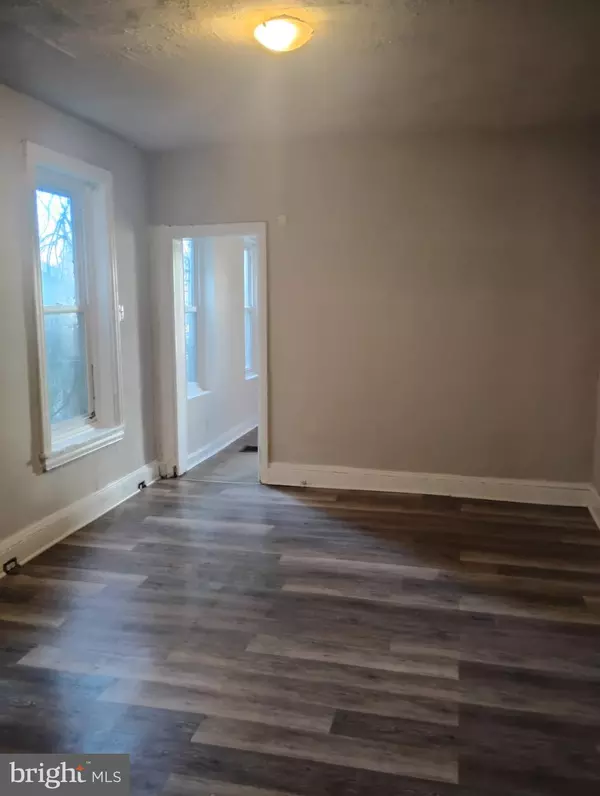 Philadelphia, PA 19121,1922 N GRATZ ST
