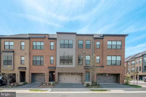 6233 ALMERICO PL, Alexandria, VA 22312