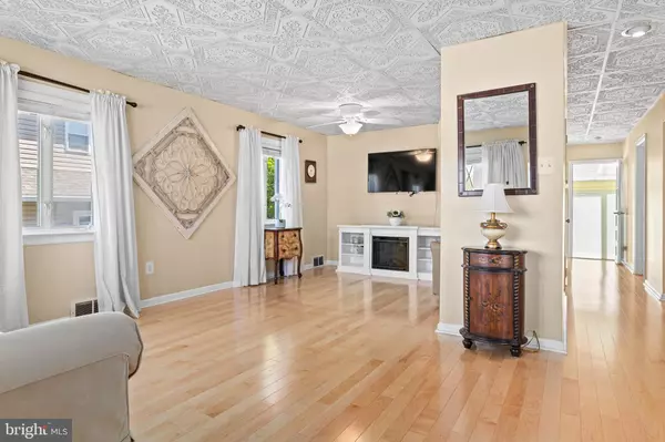 Broomall, PA 19008,127 2ND AVE