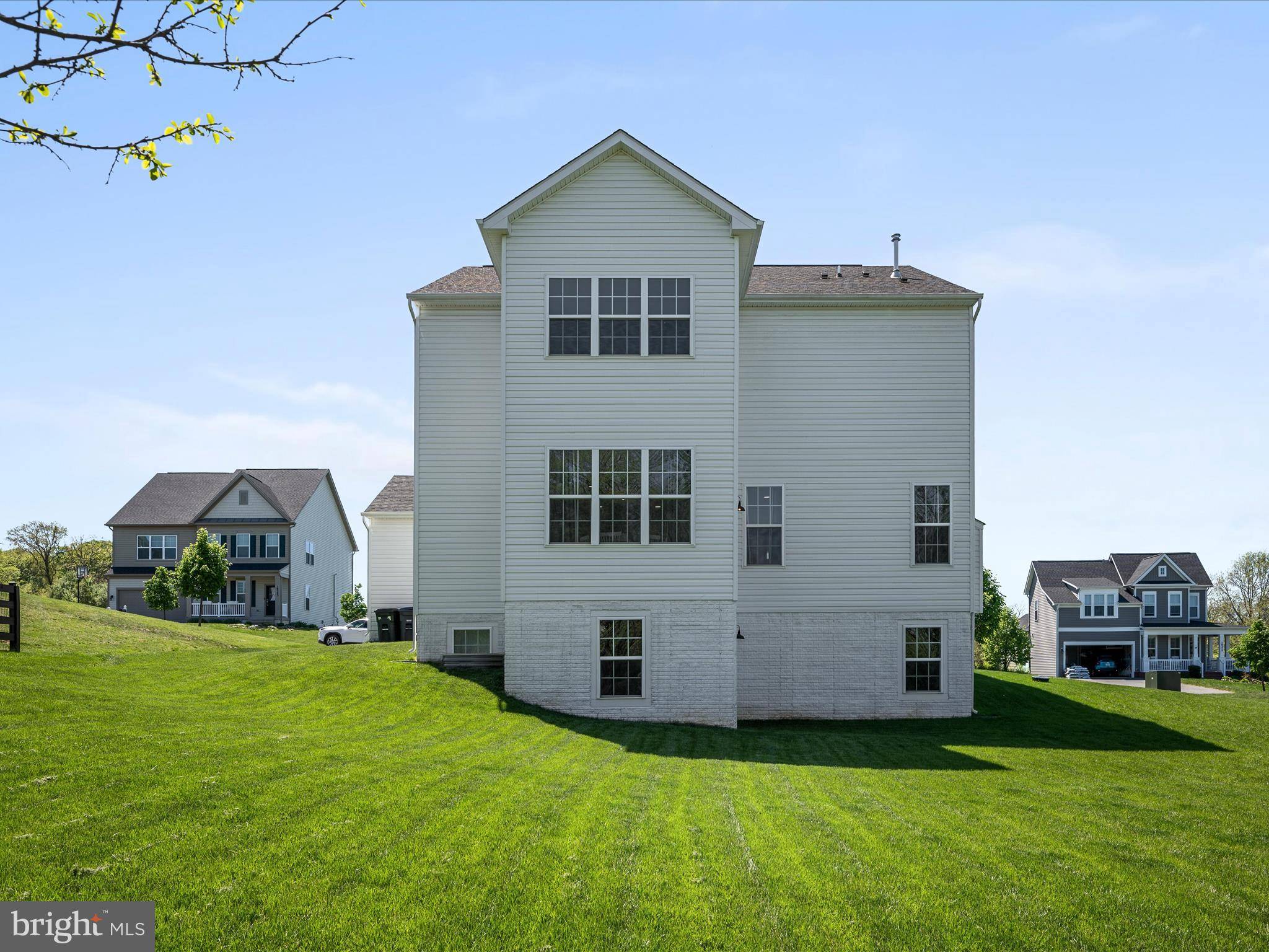 Round Hill, VA 20141,18378 GRASSYVIEW PL