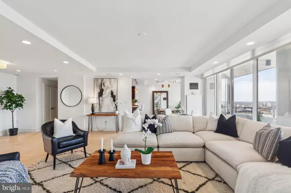 Philadelphia, PA 19103,202-10 W RITTENHOUSE SQ #3203