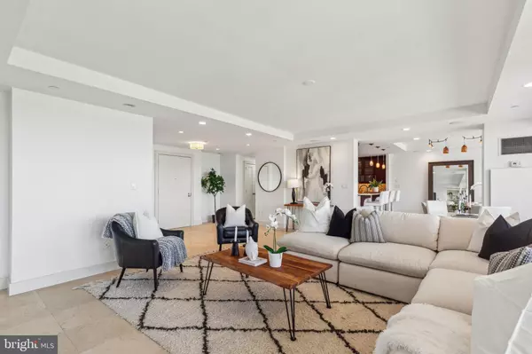 Philadelphia, PA 19103,202-10 W RITTENHOUSE SQ #3203