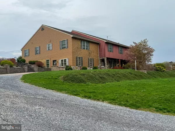 Ronks, PA 17572,6 HAPPY HOOF LN