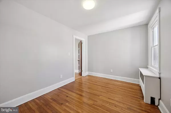 Narberth, PA 19072,241 HAVERFORD AVE #2