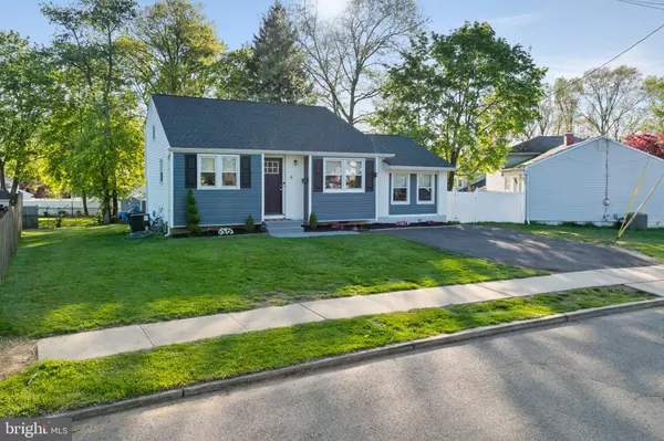 Hamilton, NJ 08620,4 LAKEVIEW DR