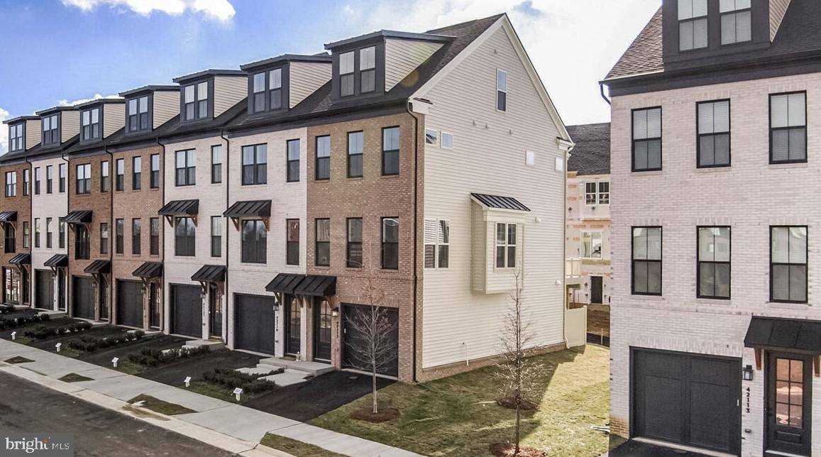 42104 HAZEL GROVE TR, Ashburn, VA 20148