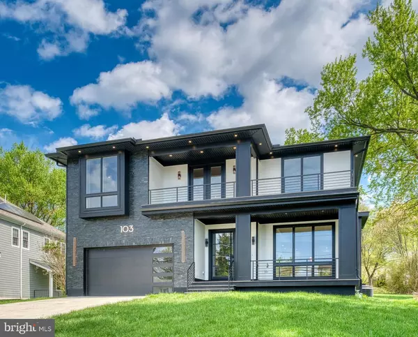 Vienna, VA 22180,103 SAINT ANDREWS DR NE