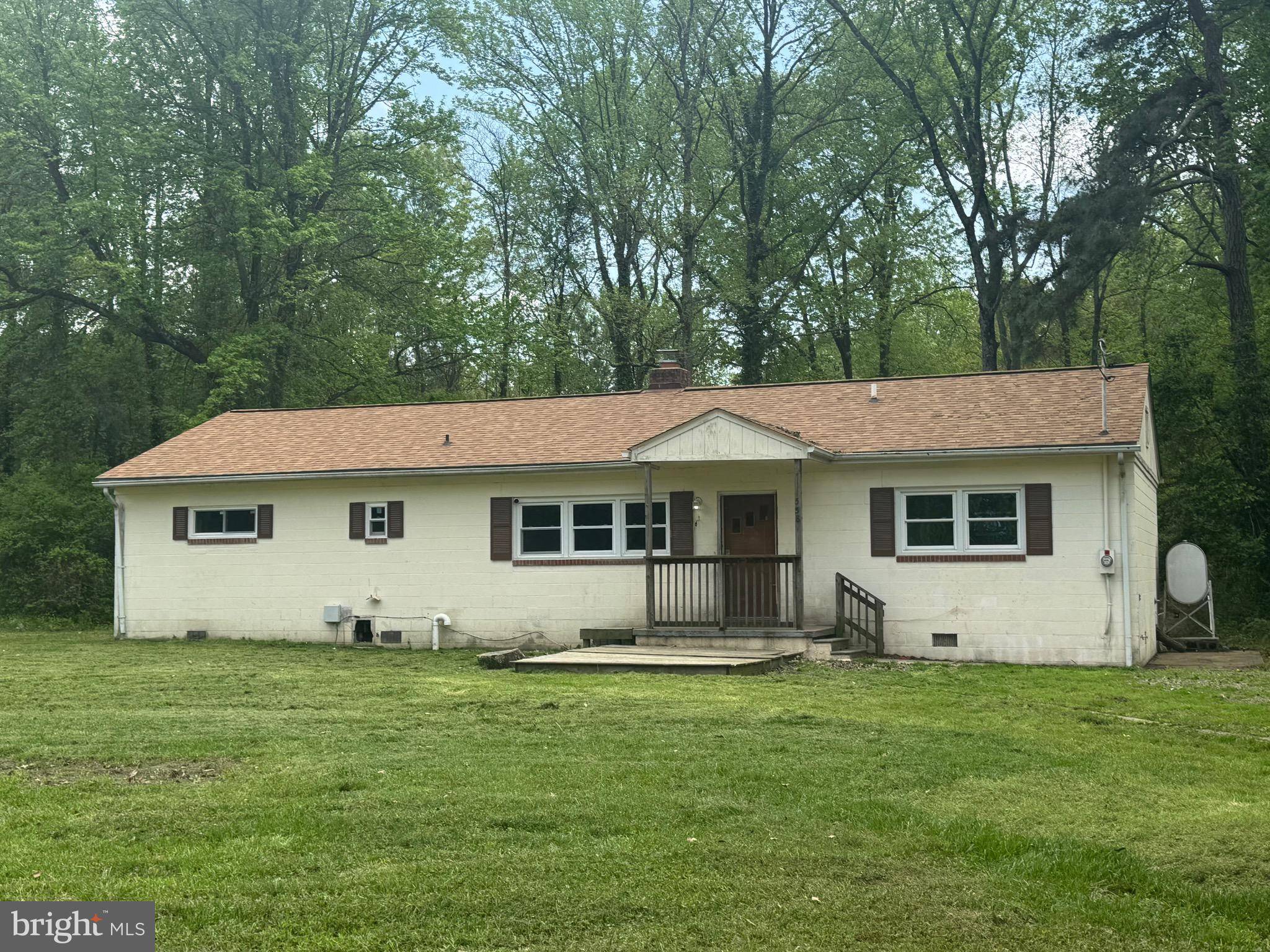 Colonial Beach, VA 22443,558 SHOREWOOD DR