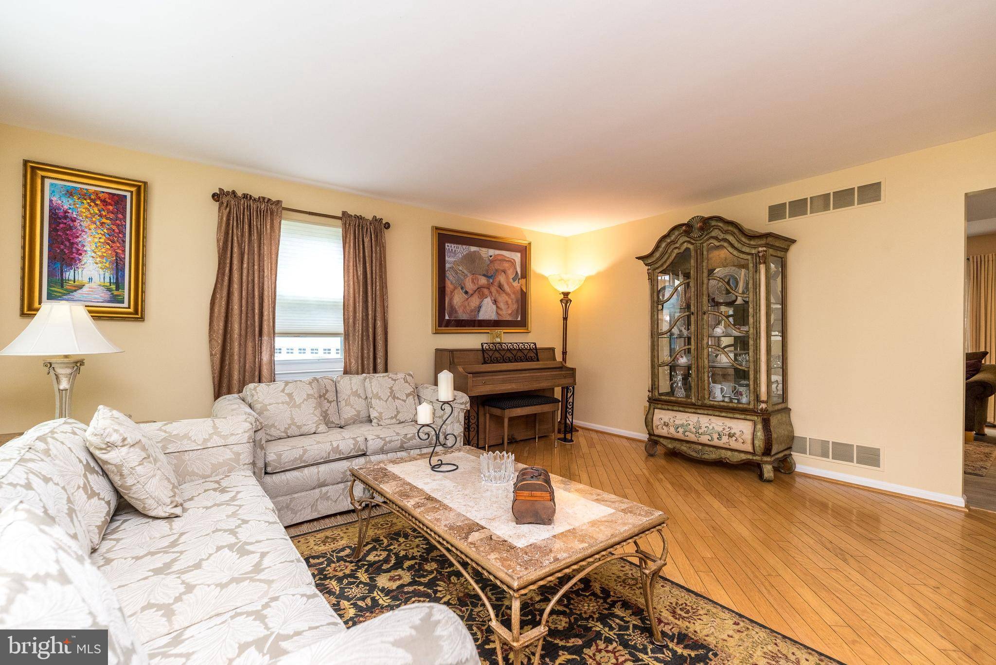Holland, PA 18966,49 VICTORIA CT