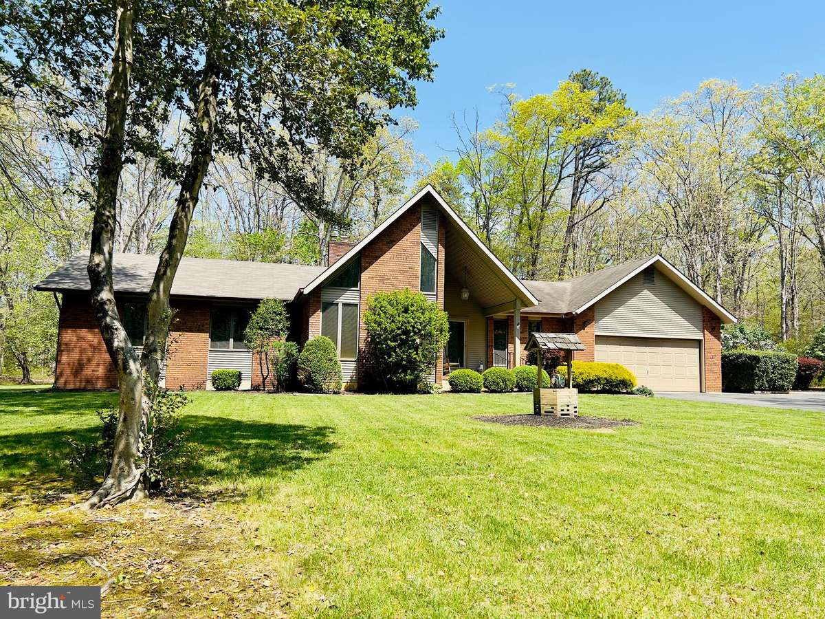 Elmer, NJ 08318,988 LAUREL LN