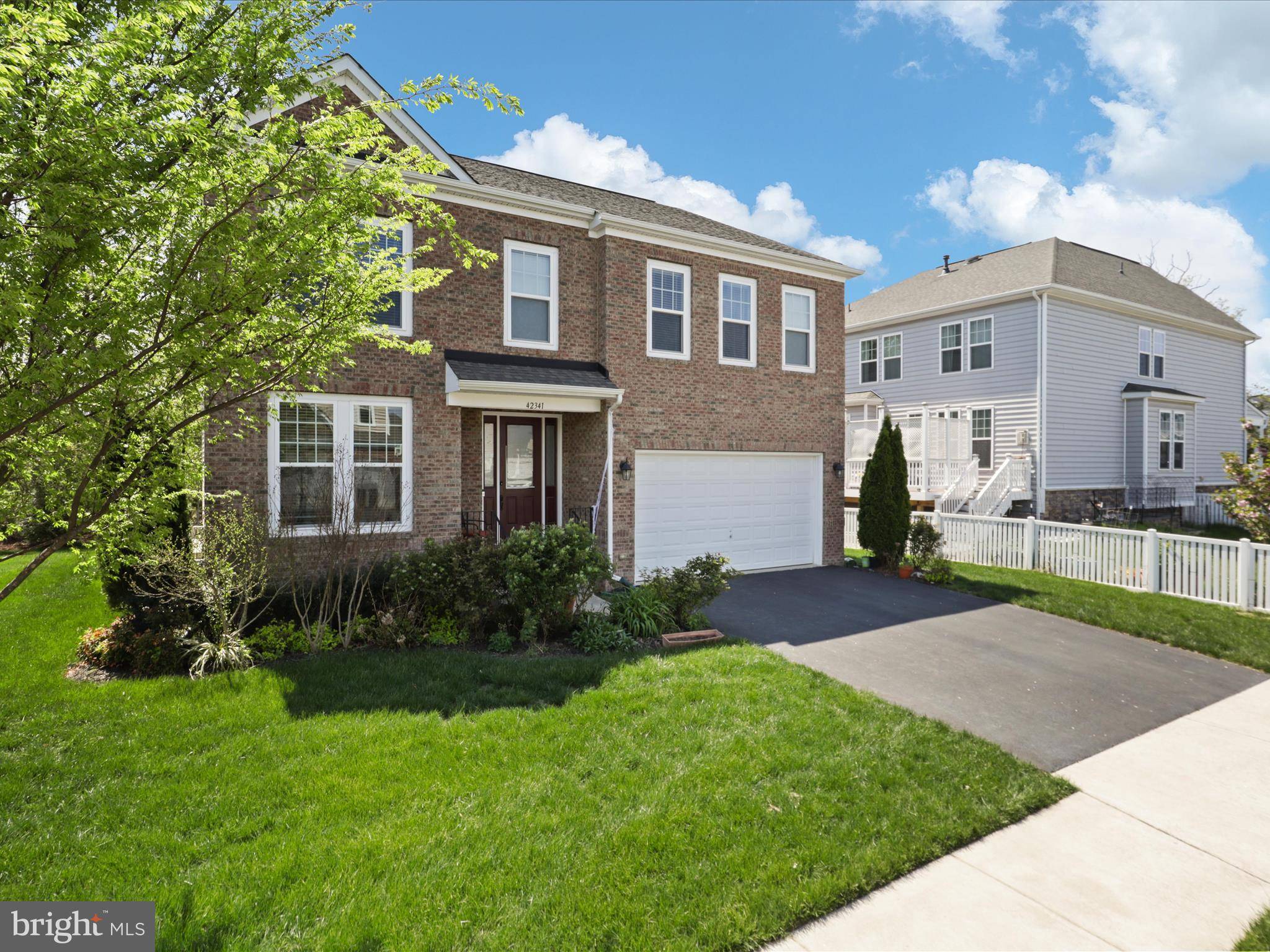 Chantilly, VA 20152,42341 ABNEY WOOD DR