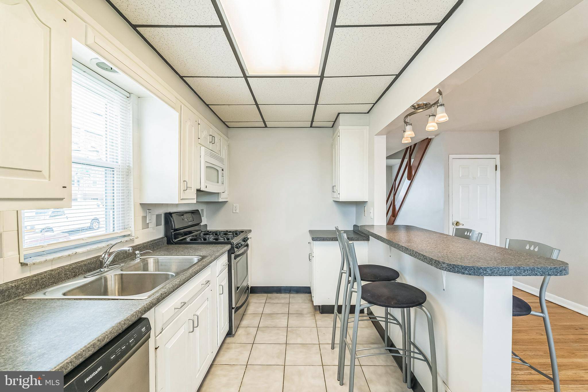 Philadelphia, PA 19128,401 SEVILLE ST