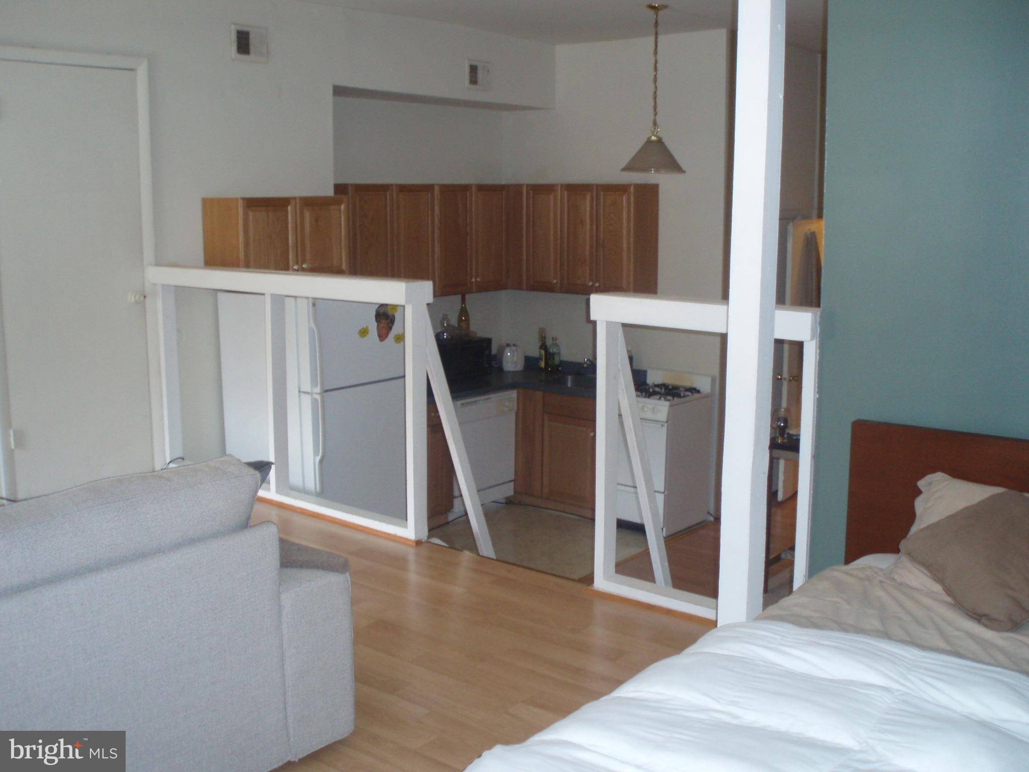 Philadelphia, PA 19130,2043 GREEN ST #2F