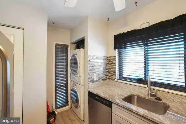 Laurel, MD 20707,15708 DORSET RD #304