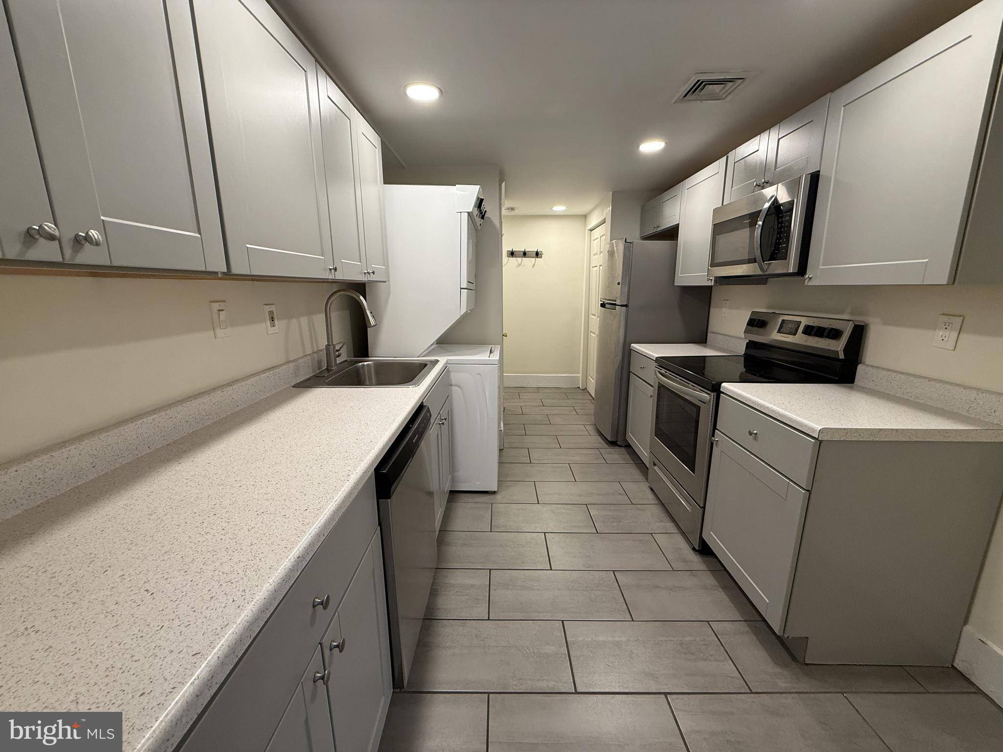 1101 LINCOLN AVE #2B, Prospect Park, PA 19076