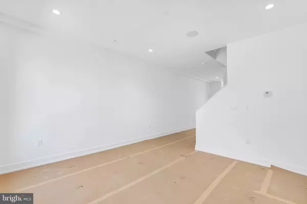 Philadelphia, PA 19123,600 FAIRMOUNT AVE #H2 - UPPER