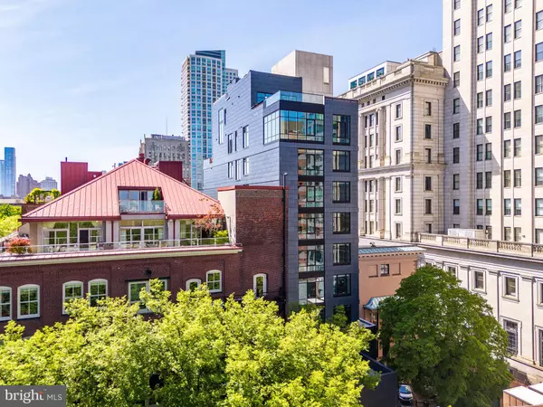 Philadelphia, PA 19106,223 S 6TH ST #PH