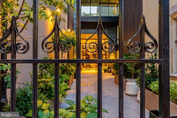 Philadelphia, PA 19106,223 S 6TH ST #302