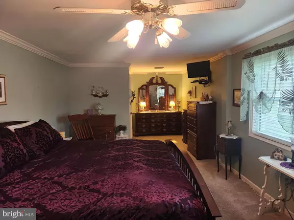 New Holland, PA 17557,590 E JACKSON ST